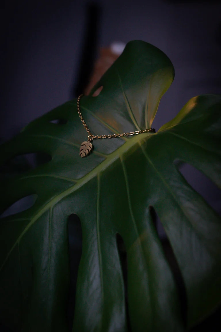 Monstera Necklace