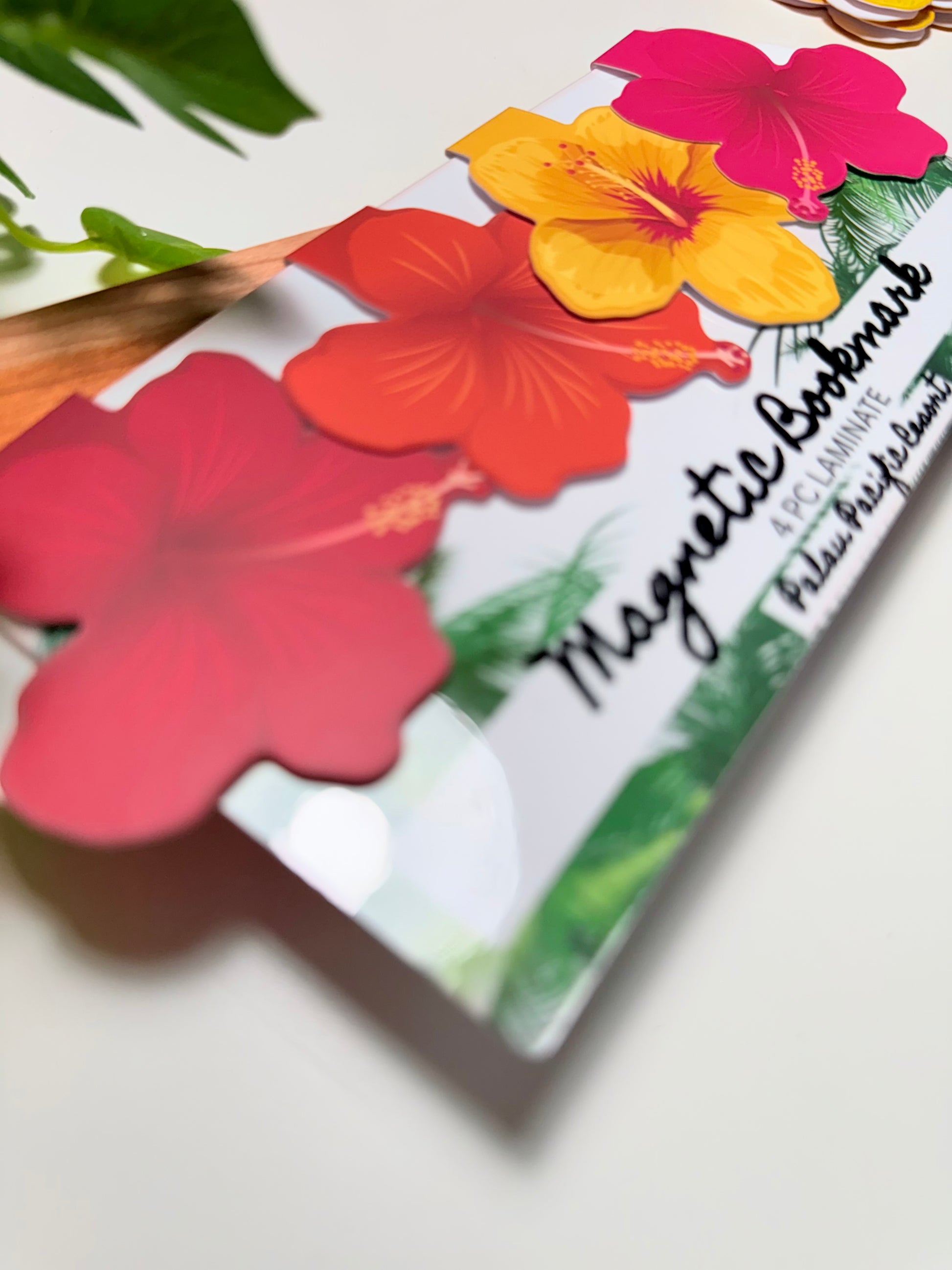 Tropical Bloom 4 In 1 Magnetic Bookmark