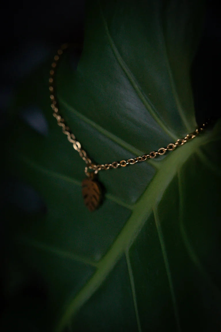 Monstera Necklace